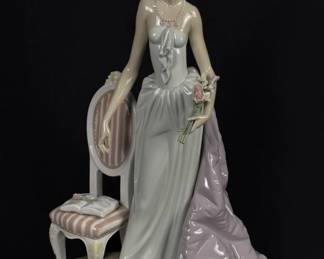 Lladro Porcelain Figurine 1495 A Lady of Taste