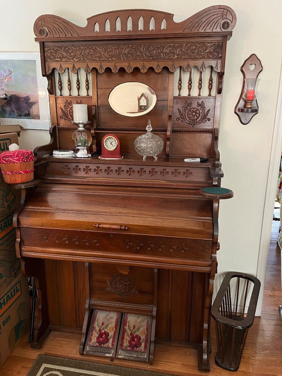 150+ year old organ in beautiful condition per owner 