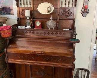 150+ year old organ in beautiful condition per owner