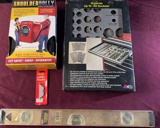 Lot Of 4 Tool Storage, Lifting Straps, Level, Utility Blades