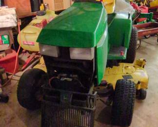 425 John Deer Riding Mower