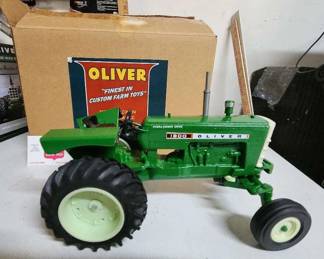 Oliver Finest Custom Farm Toys 1800 OLIVER Tractor