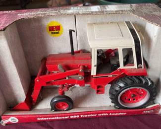International 986 Tractor With Loader