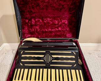 Martinna Accordian