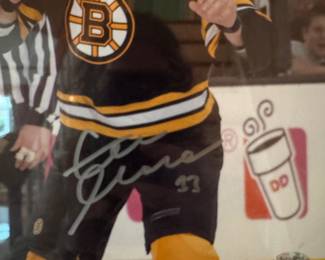 autograph detail