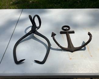 Ice tongs