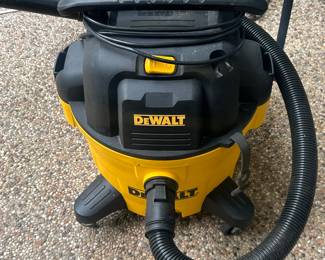 DEWALT 9 Gallon Wet/Dry Vac