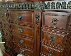 Matching chest of drawers