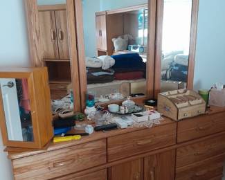 Dresser/vanity