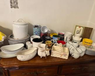 Varies items
Cups plates
Vintage hand mixer