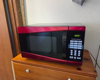 #11 Hamilton Beach 900W Microwave $35.00