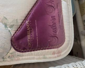 #46 SoutherlandsTwin Mattress and Boxspring w/ Frame $30.00