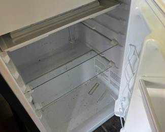 #71 Mini-Fridge Hinense $45.00