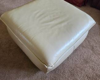 #22 Leather Cream Cushioned Square Ottoman 26x26x18 Soft Line Group Italy $45.00