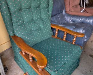 #86 La-Z-Boy Green Cloth Rocker Recliner $75.00