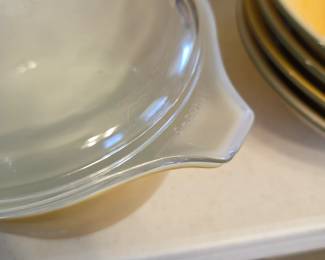 #105 Vintage Pyrex Butterfly Daisy casserole baking dishes 4 piece 2 1/2qt. & 1qt, with lids (as-is small chip and scratches) $20.00