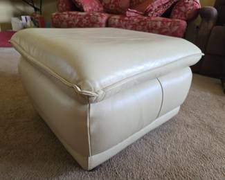 #22 Leather Cream Cushioned Square Ottoman 26x26x18 Soft Line Group Italy $45.00
