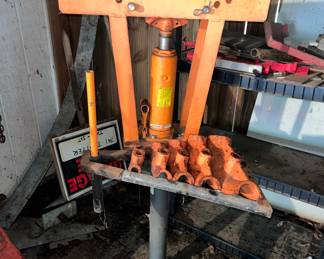 Hydraulic pipe bender