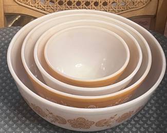 Set of Pyrex Nesting bowls