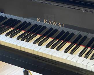 Beautiful K. Kawai G-40 grand piano. Circa 1988