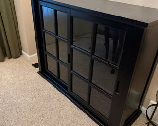 Display cabinet or entertainment center
Great condition $100 obo
48L x 16w x 36h