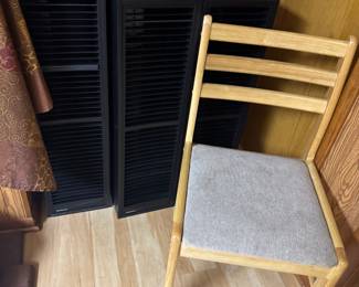 FREE
NO HOLDS , first person who comes in when we open and says they want it and can take it apart during our timeframe will get it.
All items must be taken apart, and moved during our 2:30-5:00 Monday timeframe.