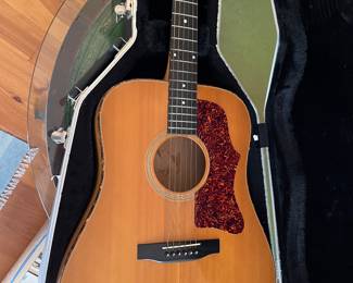 2001 Gibson Hummingbird acoustic guitar made in Bozeman, Montana. Beautiful condition.