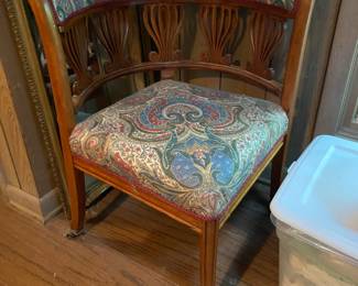 CORNER CHAIR