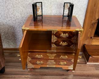 Multi drawer cabinet with doors.