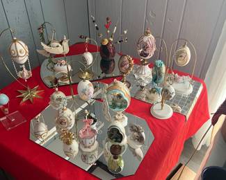 More decorative eggs.