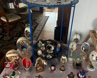 More decorative eggs.