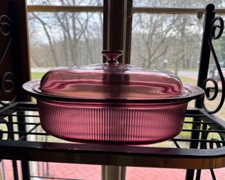 Vintage Corning Visions Cranberry Oval Roaster with Glass Lid. Oven, dishwasher, and microwave safe. Can be used on gas and electric stovetops, under a broiler, on a grill or over a campfire. Beautiful condition.
