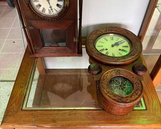 Beautiful clocks in wonderful condition with exquisite designs.