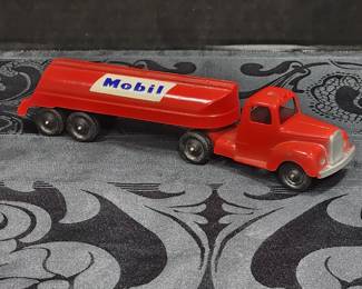 Mobil Semi Tanker Tootsietoy