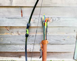61 BarnettLILSIOUXBowwStringGroupofArrowsinEWBatemanCase