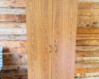 117 LockingCabinetwShelving