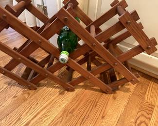 Accordion wine rack