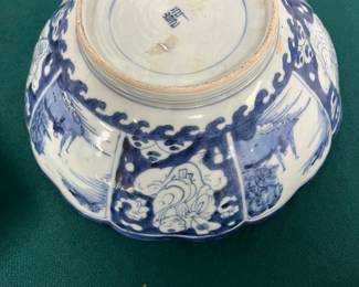 Signature on Antique Blue/White Chinese Bowl $95