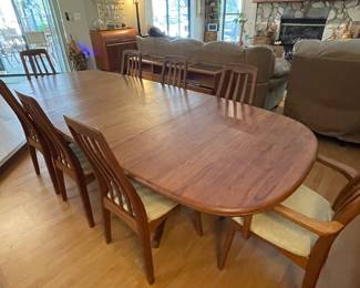 Benny Linden danish dining table with 8 chairs in great condition