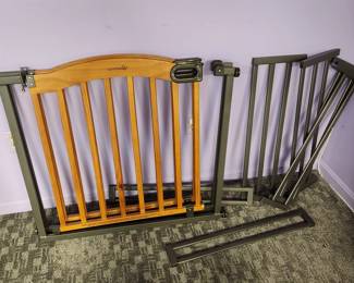 Dog/baby gate