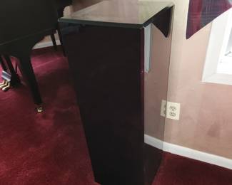 Black lacquer pedestal