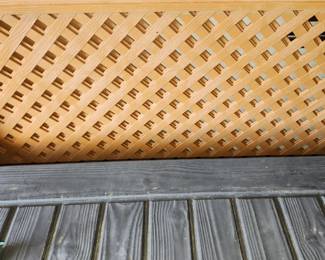 4 pieces of plastic lattice