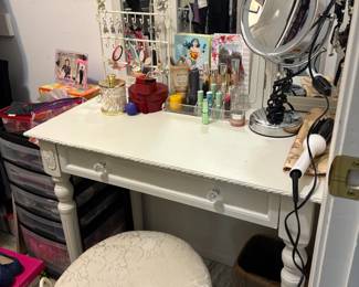 . . . cute vanity