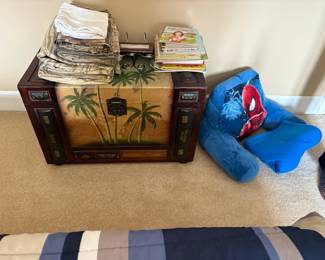 . . . tropical-themed trunk