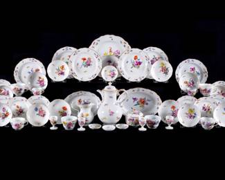 Lot 193: 71 Pieces Meissen Scalloped Floral China