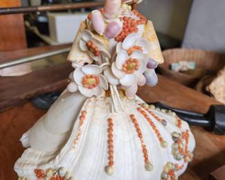 Vintage Shellshell Figurine.