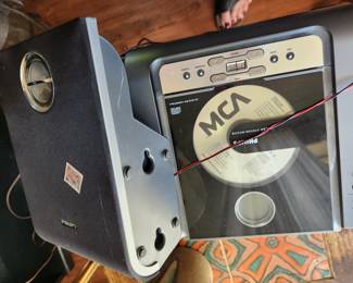 Phillips CD Player with Speakers.