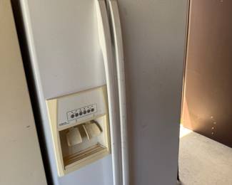 refrigerator (pic 1/3)