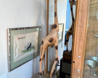 giraffe statue