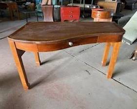 Wood Piano Shape Desk with Drawer